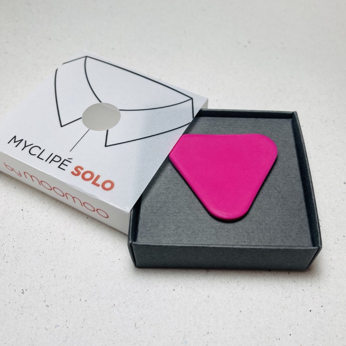 SOLO TRIANGLE FUCHSIA